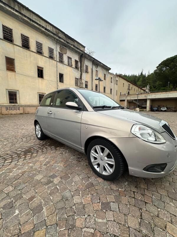 Usata Lancia Ypsilon 77 CV (56 kW) 2009 Oro Utilitaria