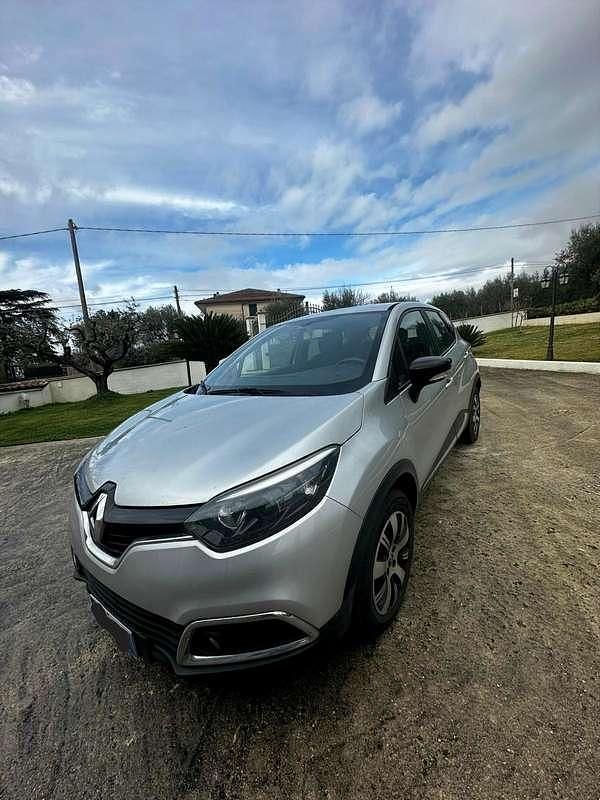 Usata Renault Captur Life 90 CV (66 kW) 2016 Grigio SUV