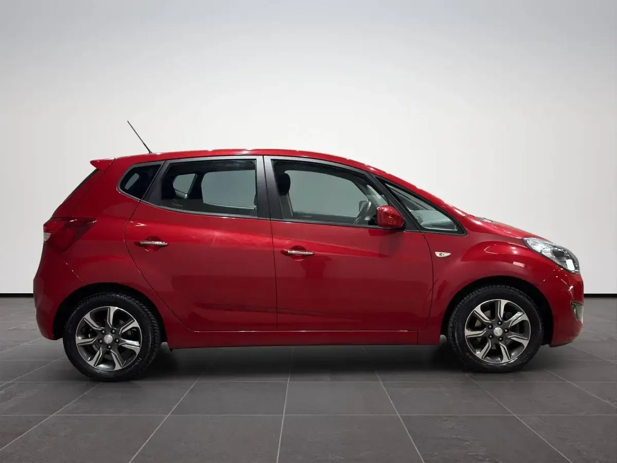 Usata Hyundai ix20 90 CV (66 kW) 2018 Red met. Utilitaria