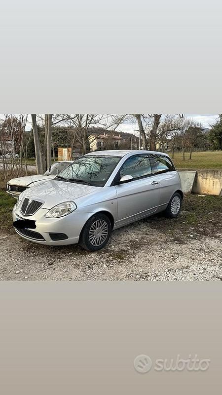 Usata Lancia Ypsilon 90 CV (66 kW) 2006 Grigio Utilitaria