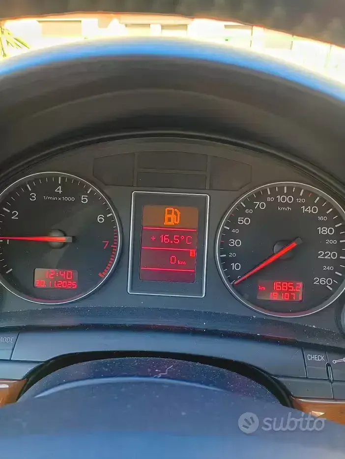 Usata Audi A4 102 CV (75 kW) 2004 Blu Berlina