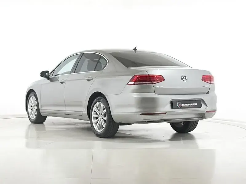 Usata VW Passat Business 120 CV (88 kW) 2017 Argento Berlina