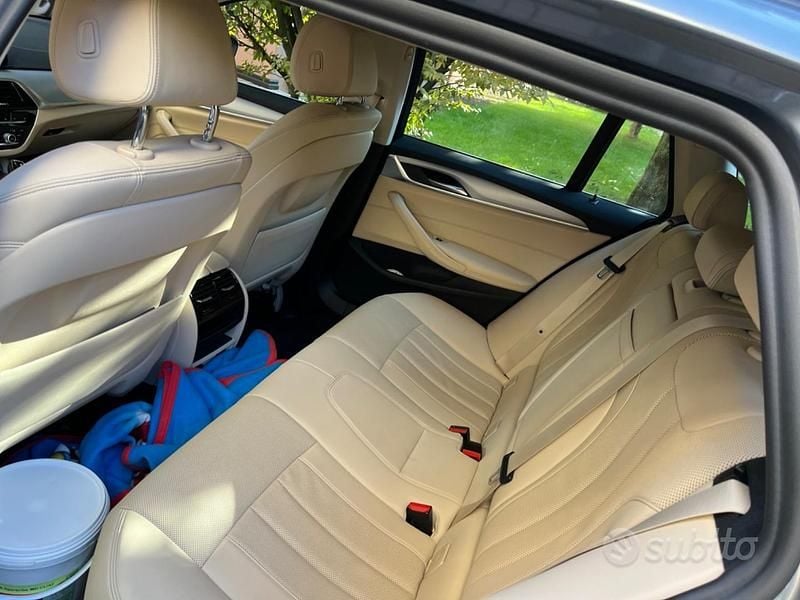 Usata BMW 520 2022 Grigio Berlina