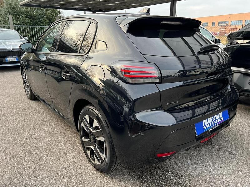 Usata Peugeot 208 Allure 101 CV (74 kW) 2025 Nero Utilitaria