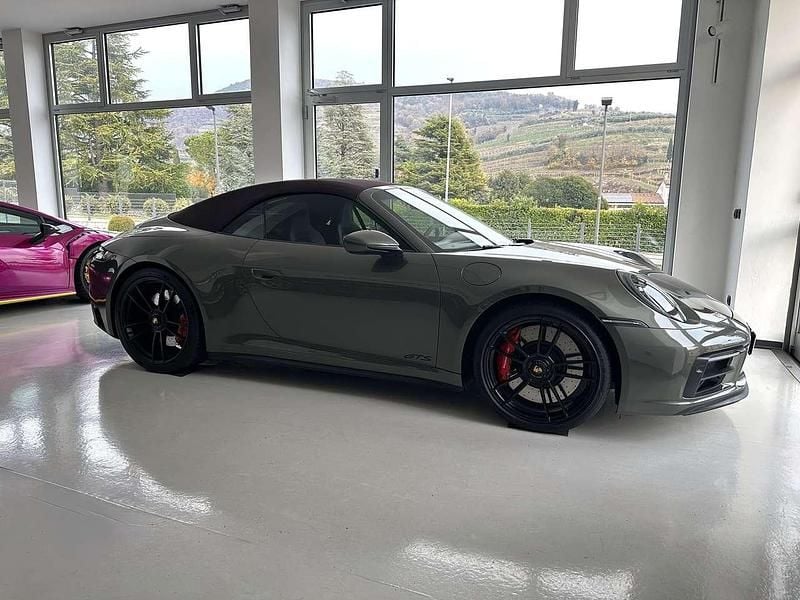Usata Porsche 911 Carrera 4 Cabriolet 480 CV (353 kW) 2024 Verde aventurine Cabrio
