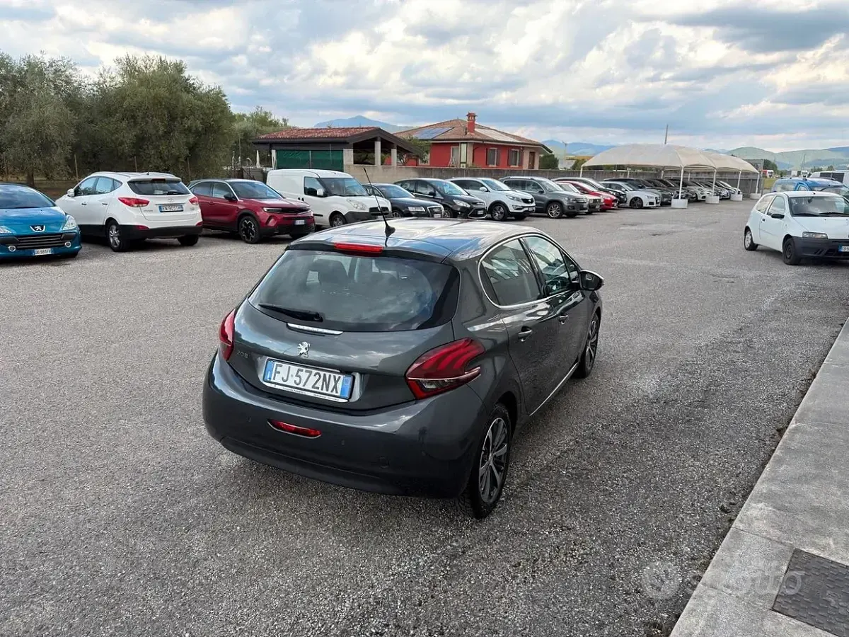 Usata Peugeot 208 Allure 75 CV (55 kW) 2017 Grigio Utilitaria