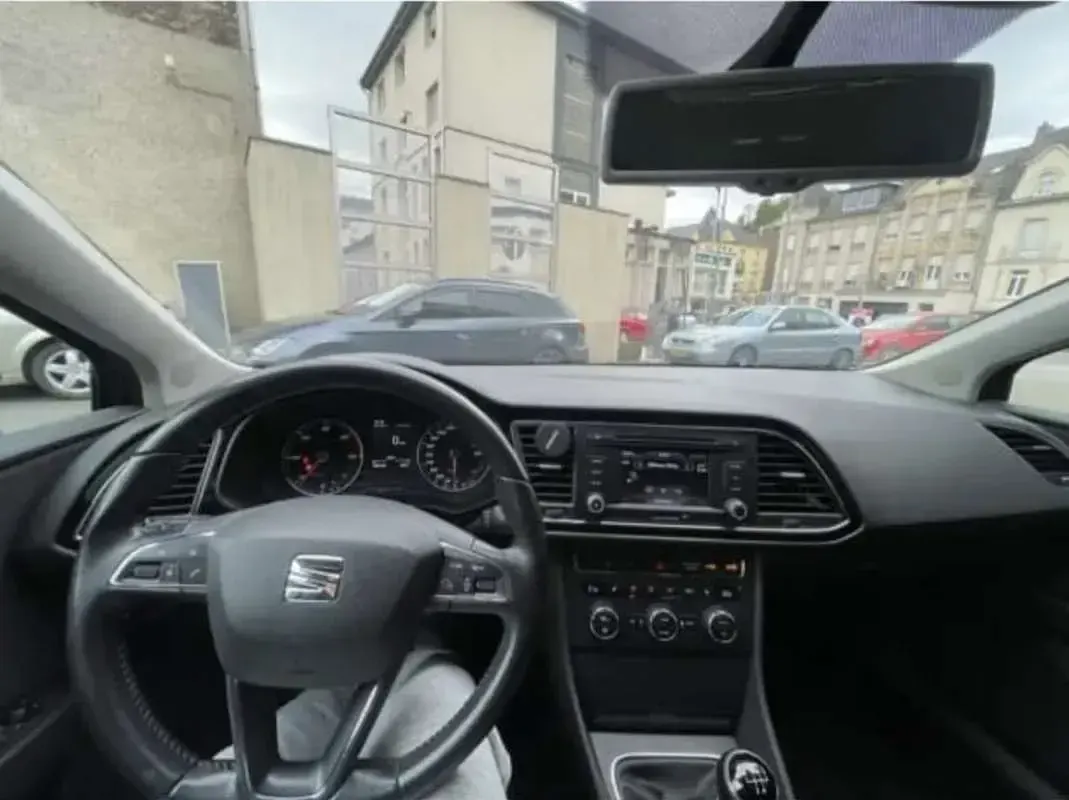 Usata Seat Leon Style 105 CV (77 kW) 2013 Berlina