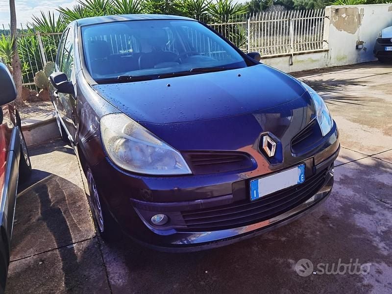 Usata Renault Clio II Dynamique 74 CV (54 kW) 2007 Grigio Berlina