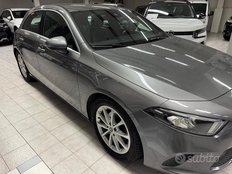 Usata Mercedes A180 116 CV (85 kW) 2019 Grigio Berlina