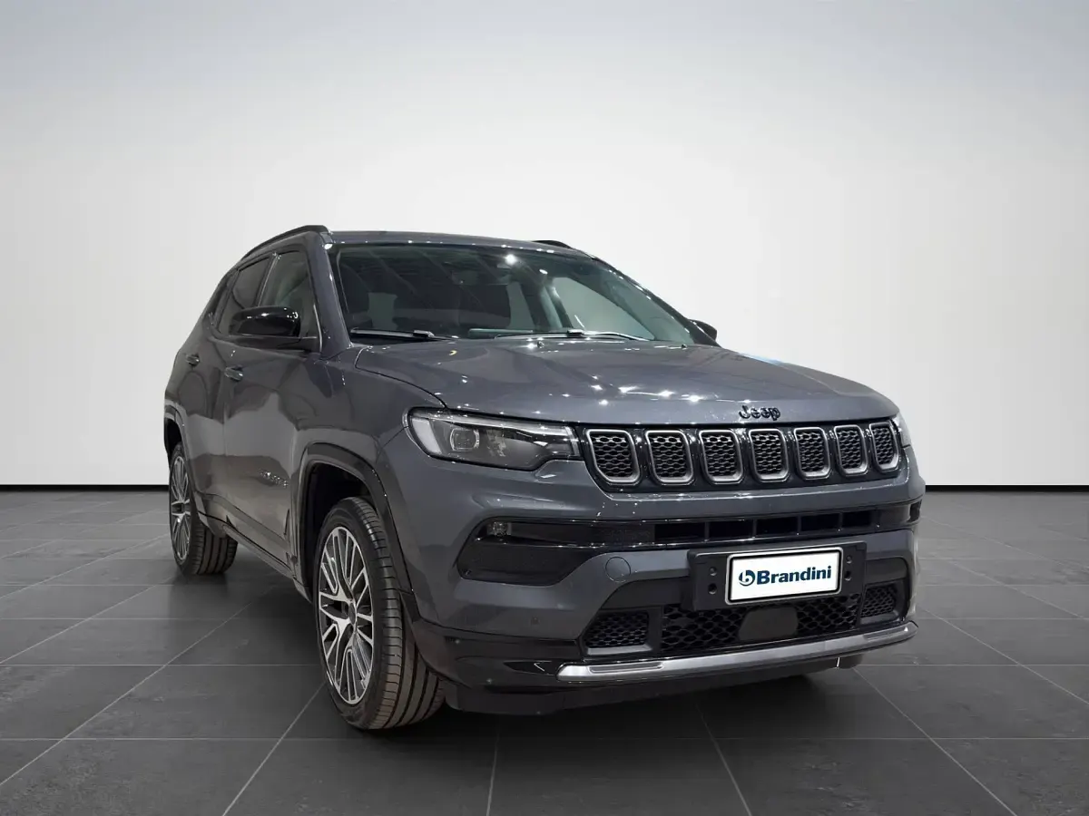 Usata Jeep Compass Summit 131 CV (96 kW) 2025 Graphite grey SUV