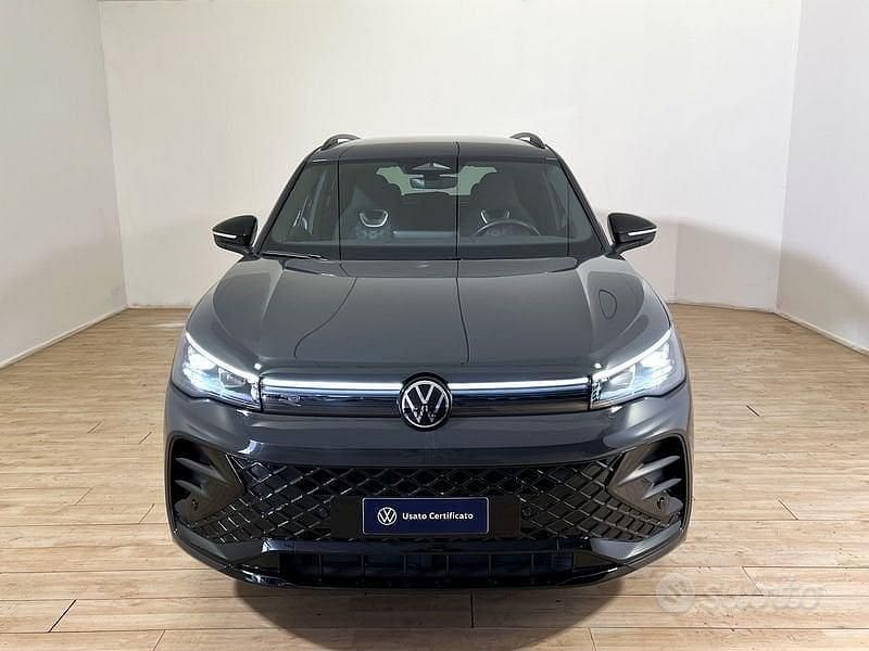 Usata VW Tiguan R-line 150 CV (110 kW) 2024 Grigio urano SUV