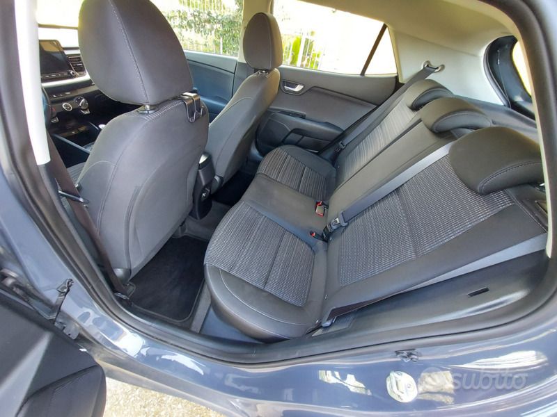 Usata Kia Stonic 100 CV (73 kW) 2021 Grigio SUV