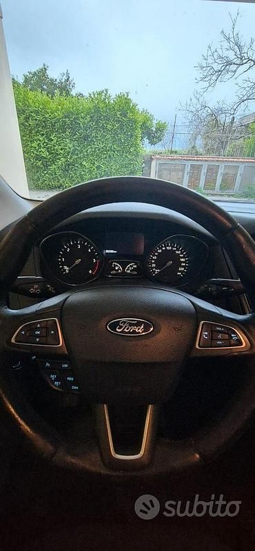 Usata Ford Focus 95 CV (69 kW) 2015 Grigio Station wagon