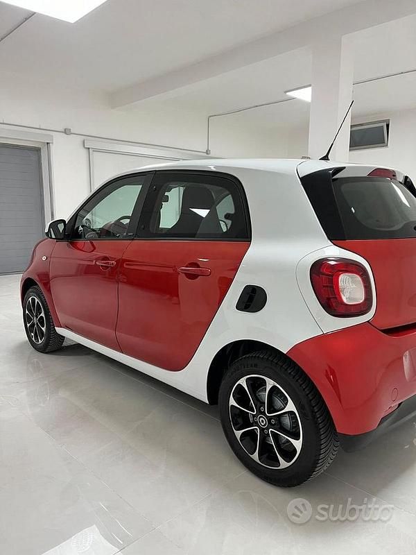 Begagnad Smart ForFour 71 HK (52 kW) 2015 Röd Halvkombi