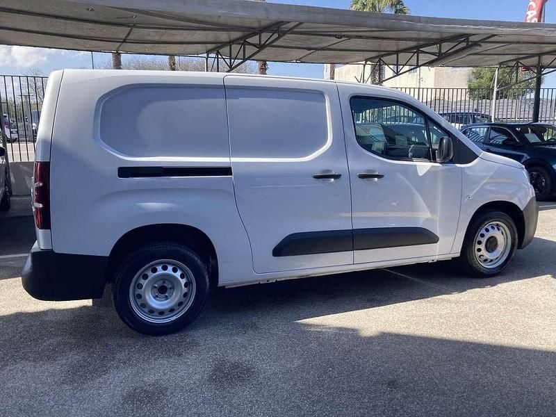 Usata Fiat Doblò 102 CV (75 kW) 2023 Bianco Monovolume