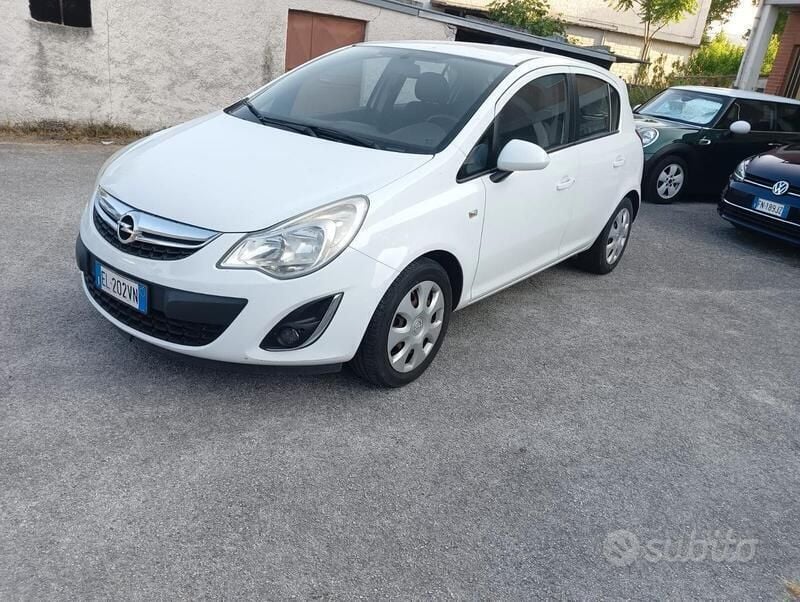 Usata Opel Corsa 75 CV (55 kW) 2012 Bianco Berlina