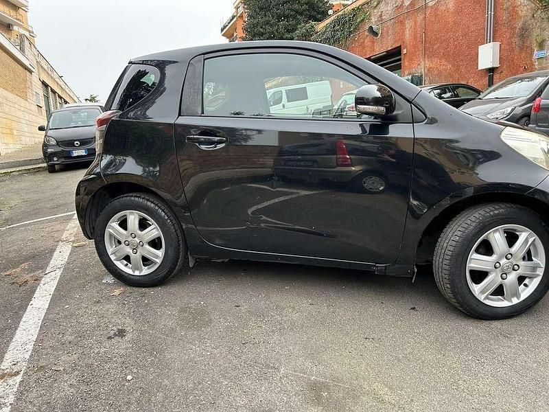 Usata Toyota iQ Sol 98 CV (72 kW) 2010 Nero Utilitaria