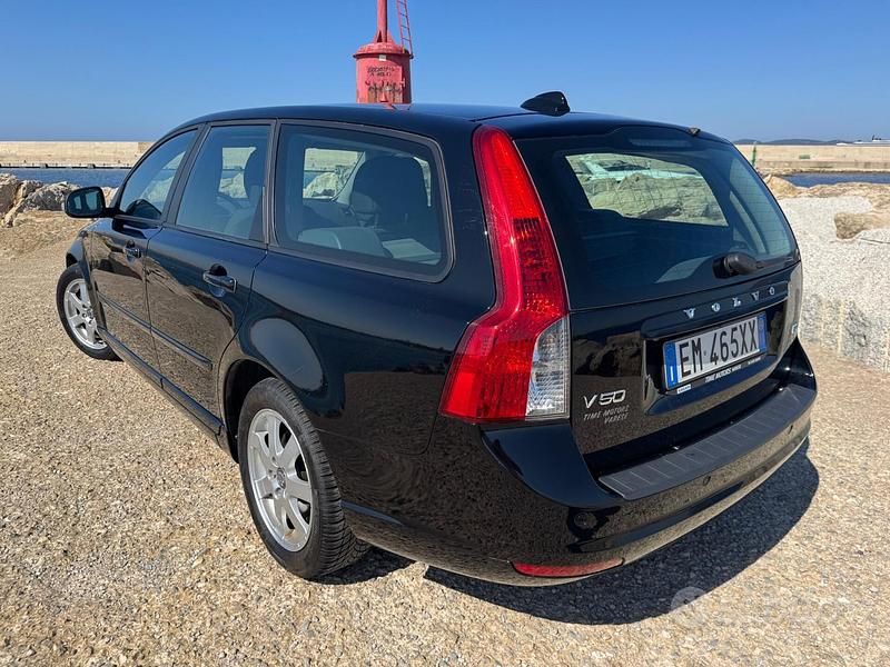 Usata Volvo V50 R-Design 114 CV (83 kW) 2012 Nero Station wagon