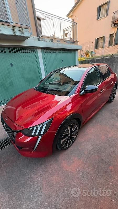Usata Peugeot 208 GT-line 101 CV (74 kW) 2020 Rosso Utilitaria