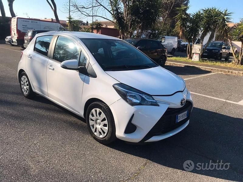 Usata Toyota Yaris Active 72 CV (52 kW) 2020 Bianco Berlina