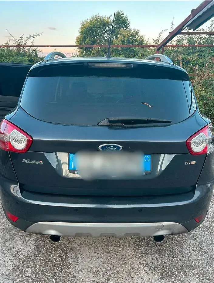 Usata Ford Kuga 136 CV (100 kW) 2009 Grigio SUV
