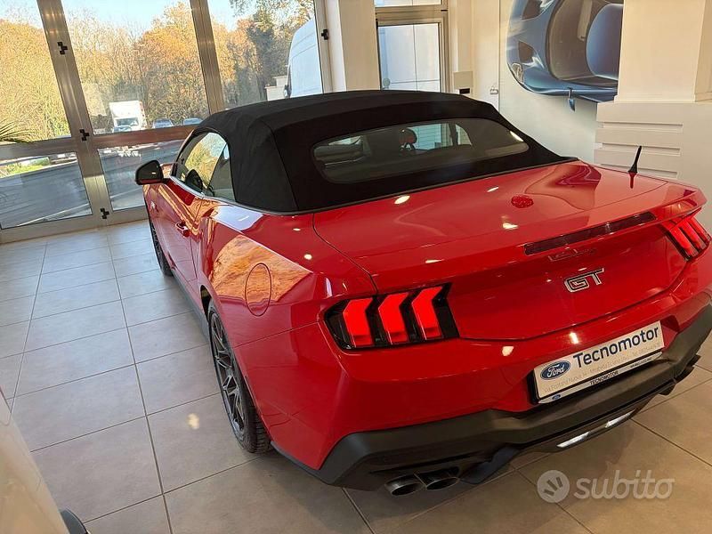 Usata Ford Mustang GT Convertible 446 CV (328 kW) 2024 Race red Cabrio