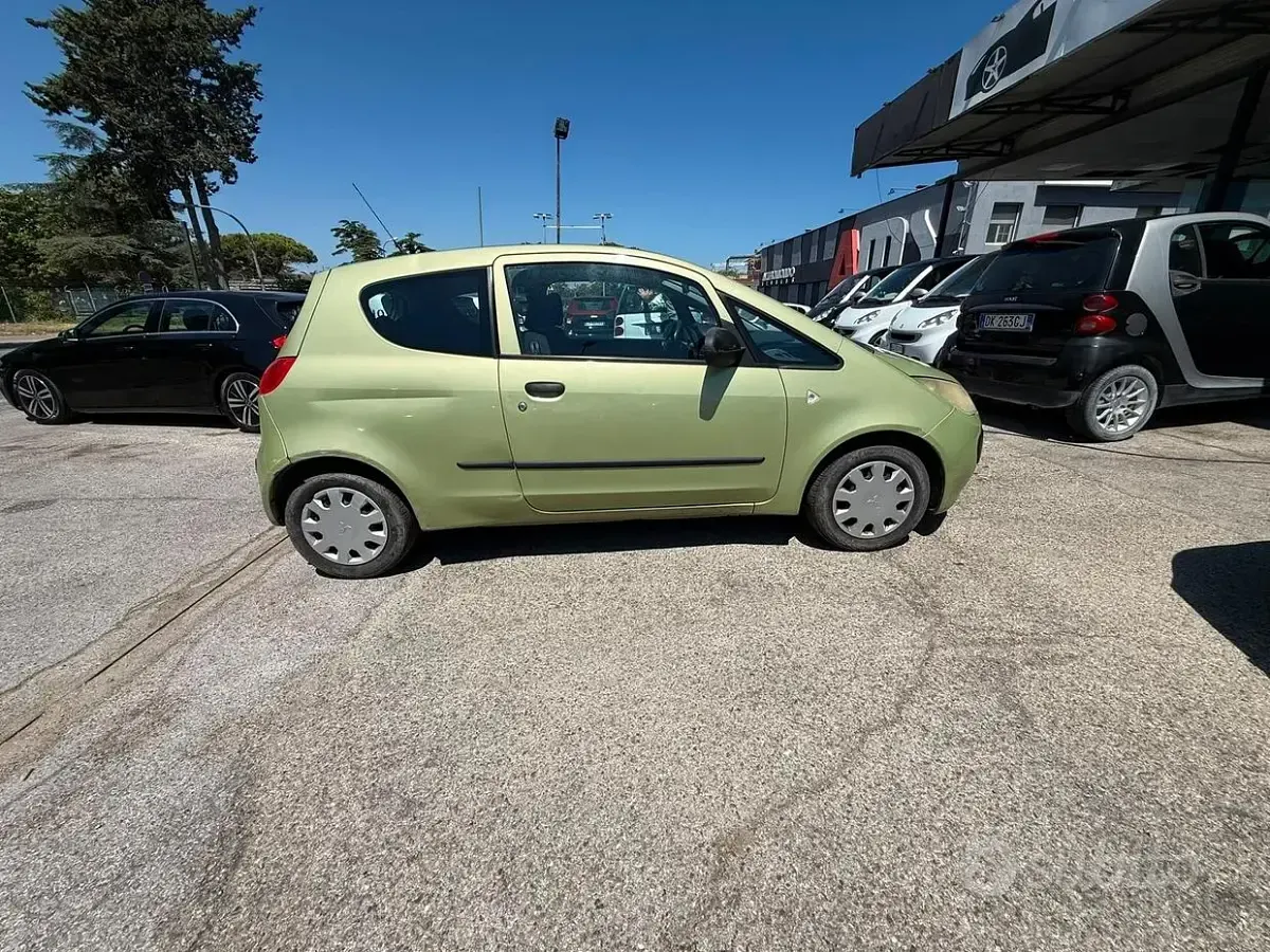 Usata Mitsubishi Colt Invite 75 CV (55 kW) 2005 Verde Utilitaria