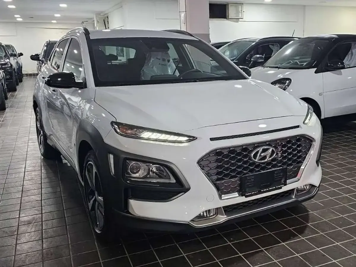 Usata Hyundai Kona Xpossible 101 CV (74 kW) 2020 Dark metal white SUV