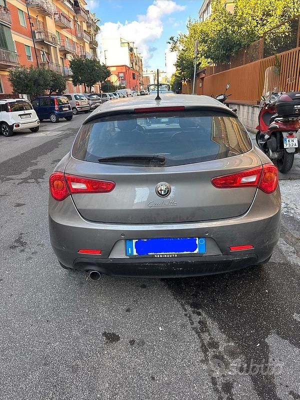 Usata Alfa Romeo Giulietta Exclusive 105 CV (77 kW) 2015 Grigio Berlina