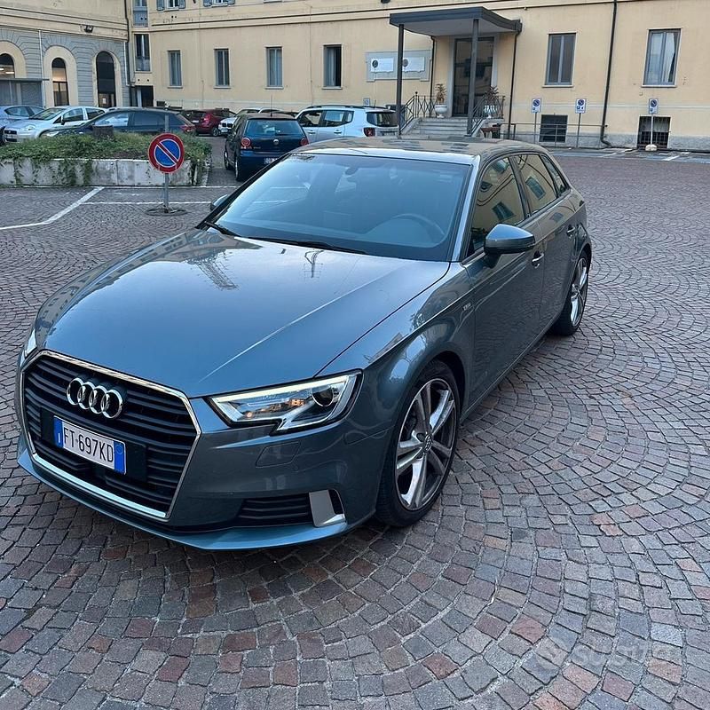 Grigio Usata 2018 Audi A3 S-Line Tre volumi | 18.999 € (Buon prezzo) - Immagine 1/4