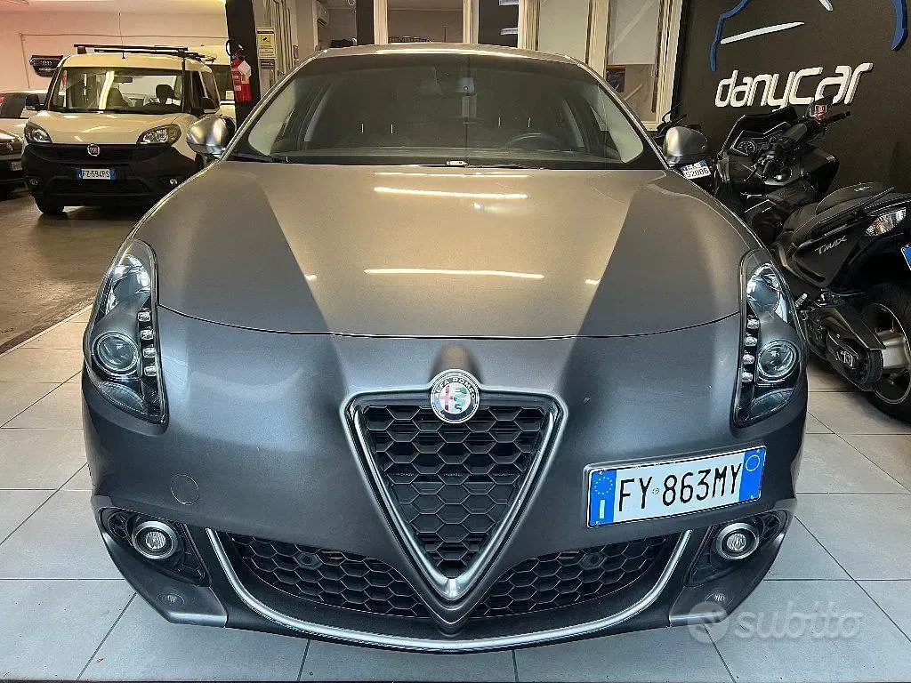 Usata Alfa Romeo Giulietta 120 CV (88 kW) 2020 Grigio scuro Utilitaria