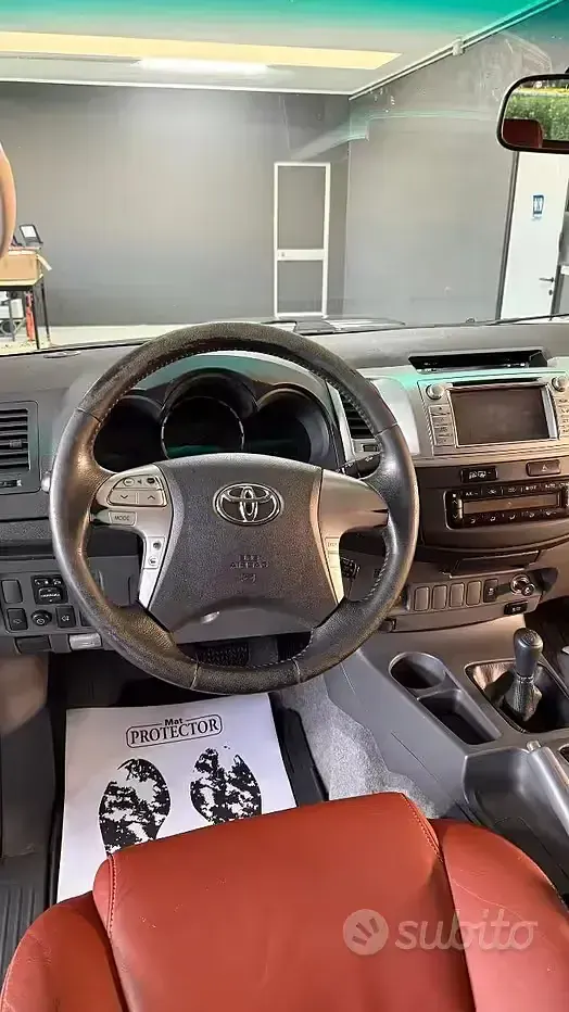 Usata Toyota HiLux 171 CV (125 kW) 2013 Grigio Pick-up