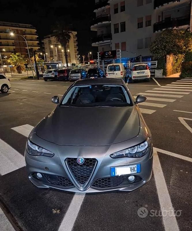 Usata Alfa Romeo Giulia 150 CV (110 kW) 2018 Grigio Berlina