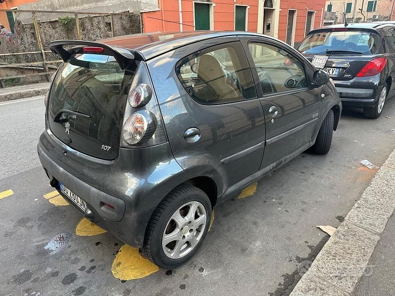 Usata Peugeot 107 54 CV (39 kW) 2006 Grigio Utilitaria