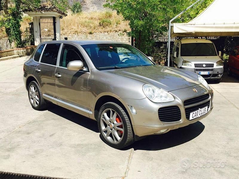 Usata Porsche Cayenne Turbo 450 CV (330 kW) 2004 Grigio scuro SUV