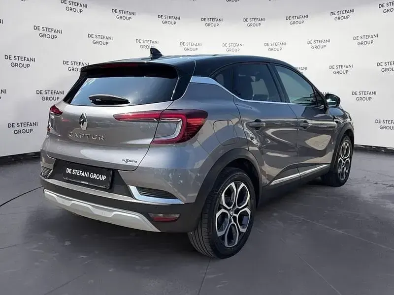 Usata Renault Captur Techno 101 CV (74 kW) 2023 Grigio SUV