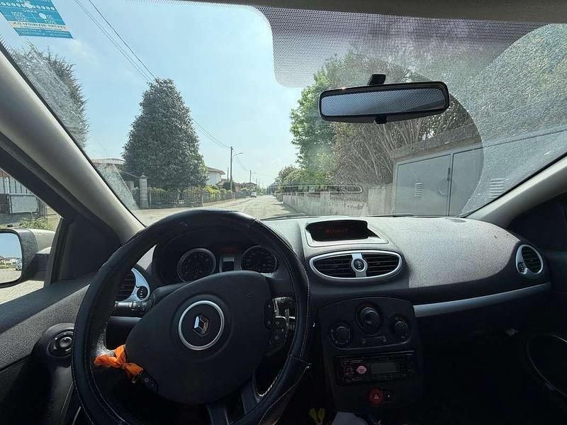 Usata Renault Clio II Dynamique 75 CV (55 kW) 2009 Berlina