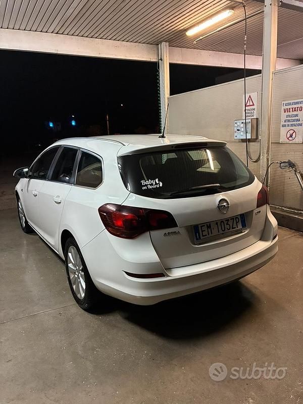 Usata Opel Astra 2012 Bianco Station wagon