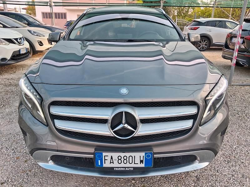 Usata Mercedes GLA200 136 CV (100 kW) 2015 Grigio SUV