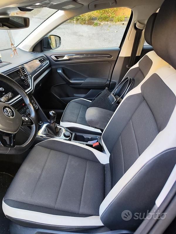 Usata VW T-Roc 150 CV (110 kW) 2019 Nero SUV