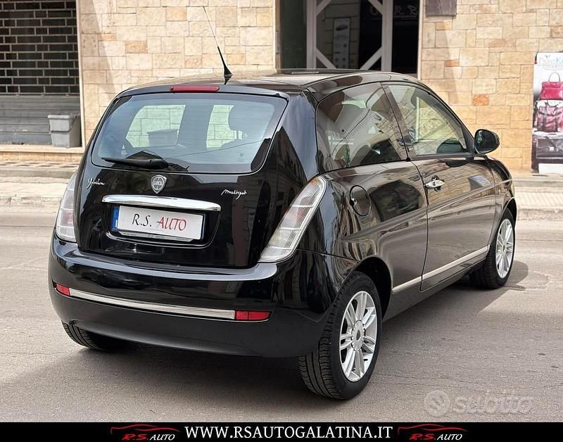 Usata Lancia Ypsilon 74 CV (54 kW) 2011 Nero Utilitaria