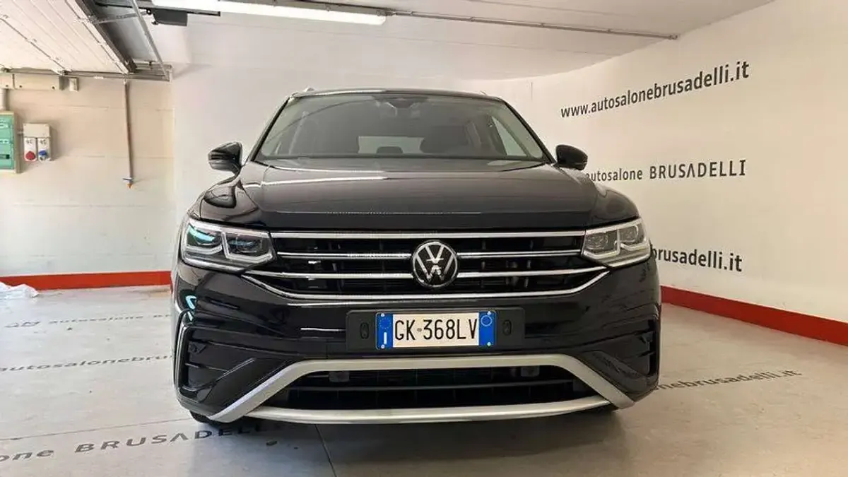 Usata VW Tiguan Allspace Elegance 150 CV (110 kW) 2022 Deep black perlato SUV
