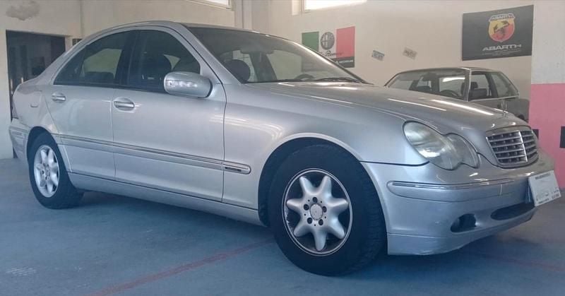 Usata Mercedes C200 Elegance 122 CV (89 kW) 2003 Argento Berlina