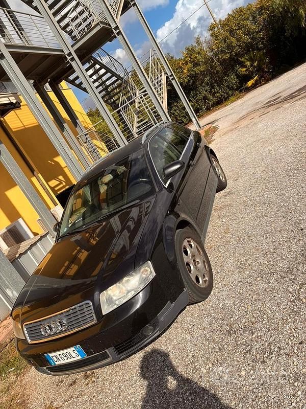 Nero Usata 2004 Audi A4 Station wagon | 1200 € (Buon prezzo) - Immagine 1/4
