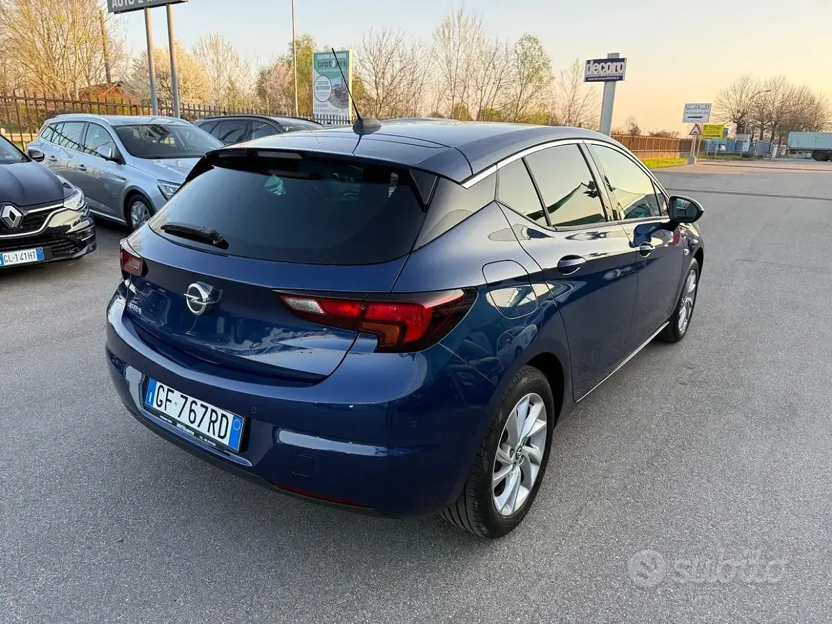 Usata Opel Astra Ultimate 122 CV (89 kW) 2021 Blu/azzurro Berlina