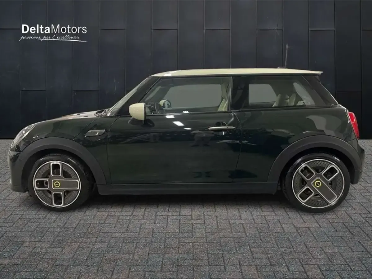 Usata Mini Cooper SE Resolute Edition 135 kW (184 CV) 2022 Verde metallizzato Utilitaria