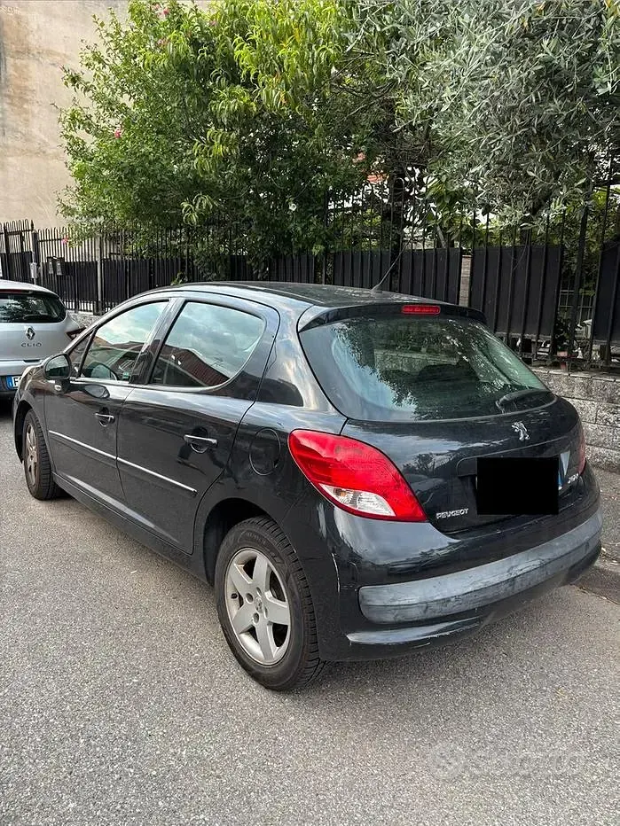 Usata Peugeot 207 68 CV (50 kW) 2013 Nero Utilitaria