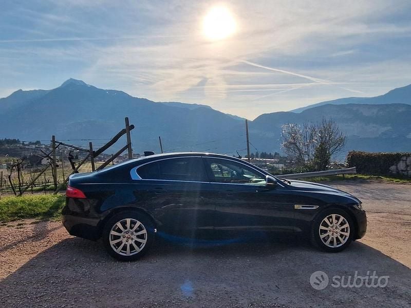 Usata Jaguar XE R-Sport 180 CV (132 kW) 2018 Nero Berlina