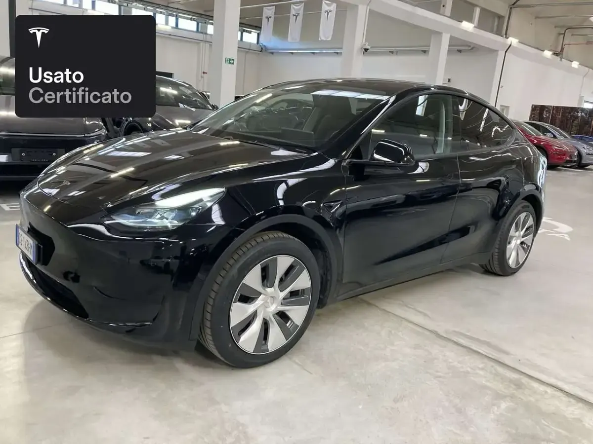 Usata Tesla Model Y RWD 203 kW (277 CV) 2024 Solid black SUV
