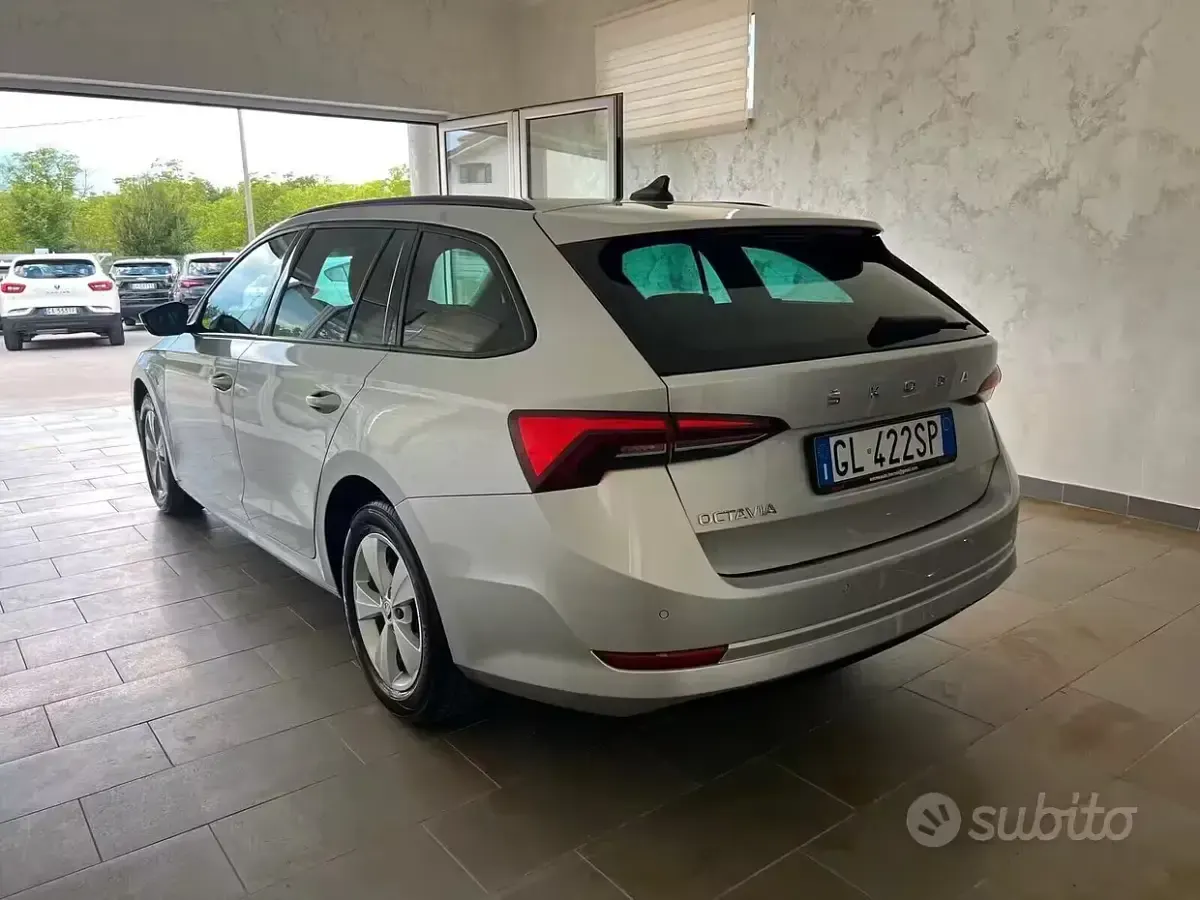 Usata Skoda Octavia Executive 150 CV (110 kW) 2022 Grigio Station wagon